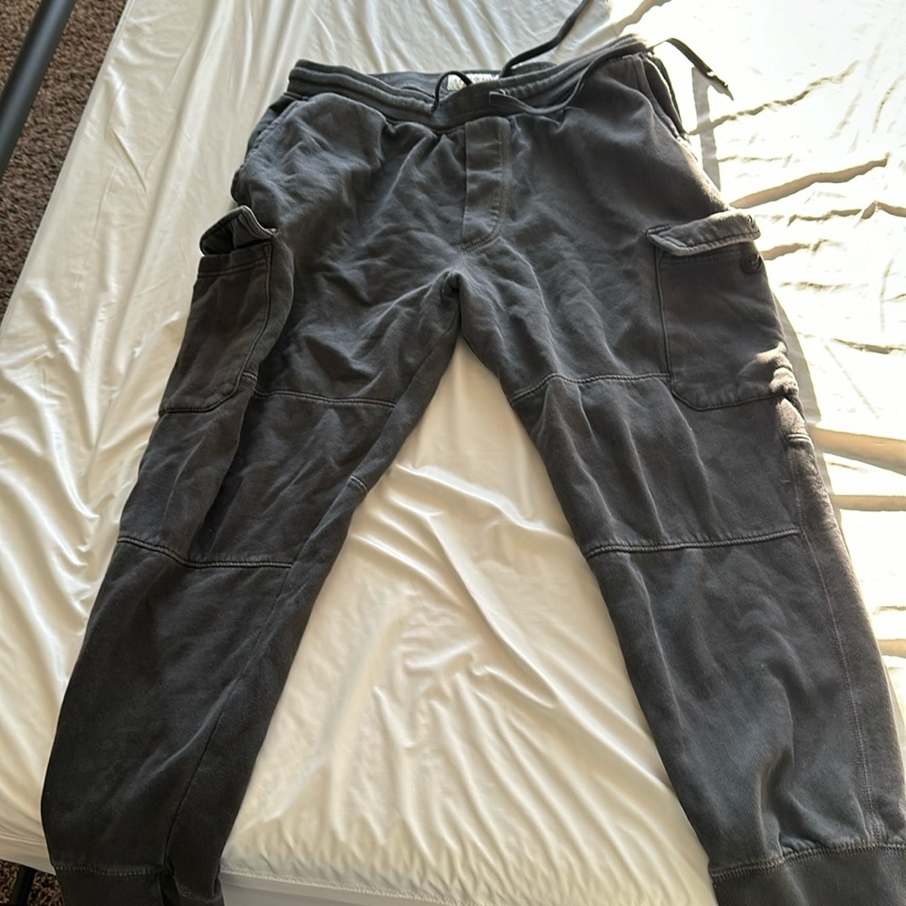 American Eagle cargo joggers